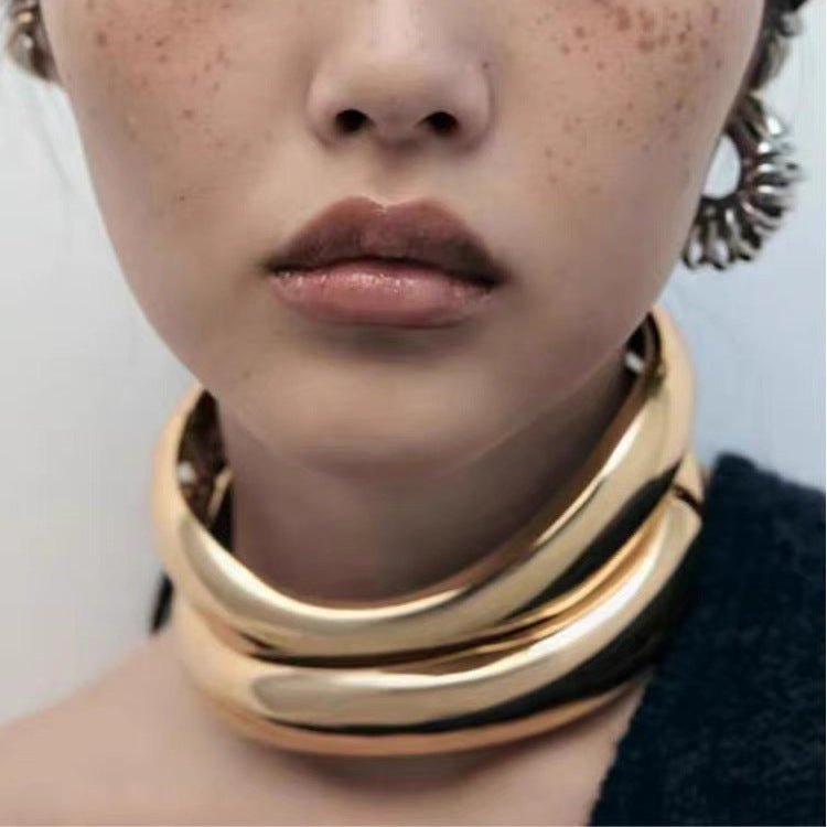 Light luxury niche high sense simple cold wind metal smooth wide version collar fashionable temperament choker female