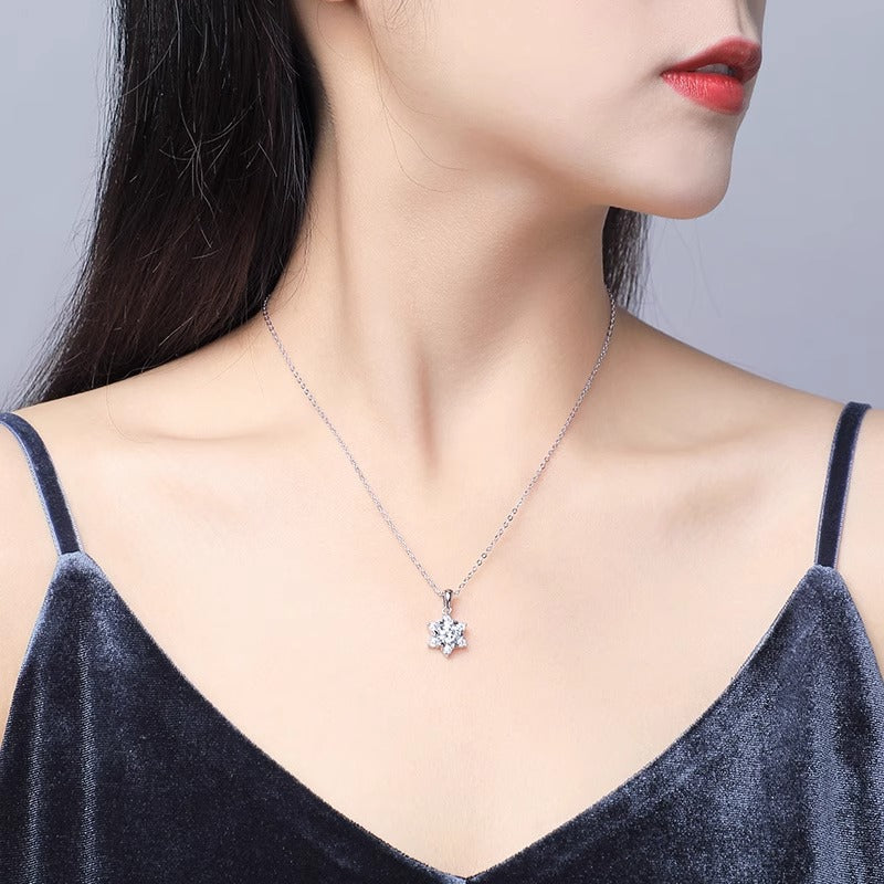 Explosion 925 sterling silver Mossan snow necklace does not fade women's pendant light luxury niche high-grade sense clavicle chain wholesale