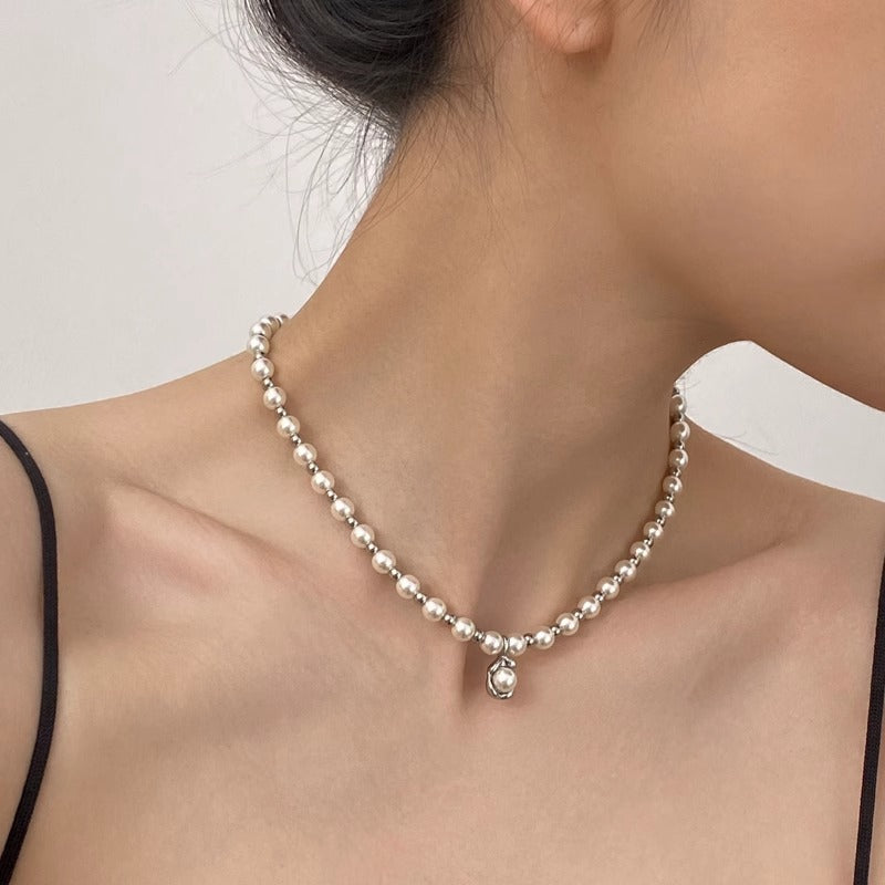 Pearl necklace women's high-grade sense light luxury niche design clavicle chain simple chain pea pendant sweater chain