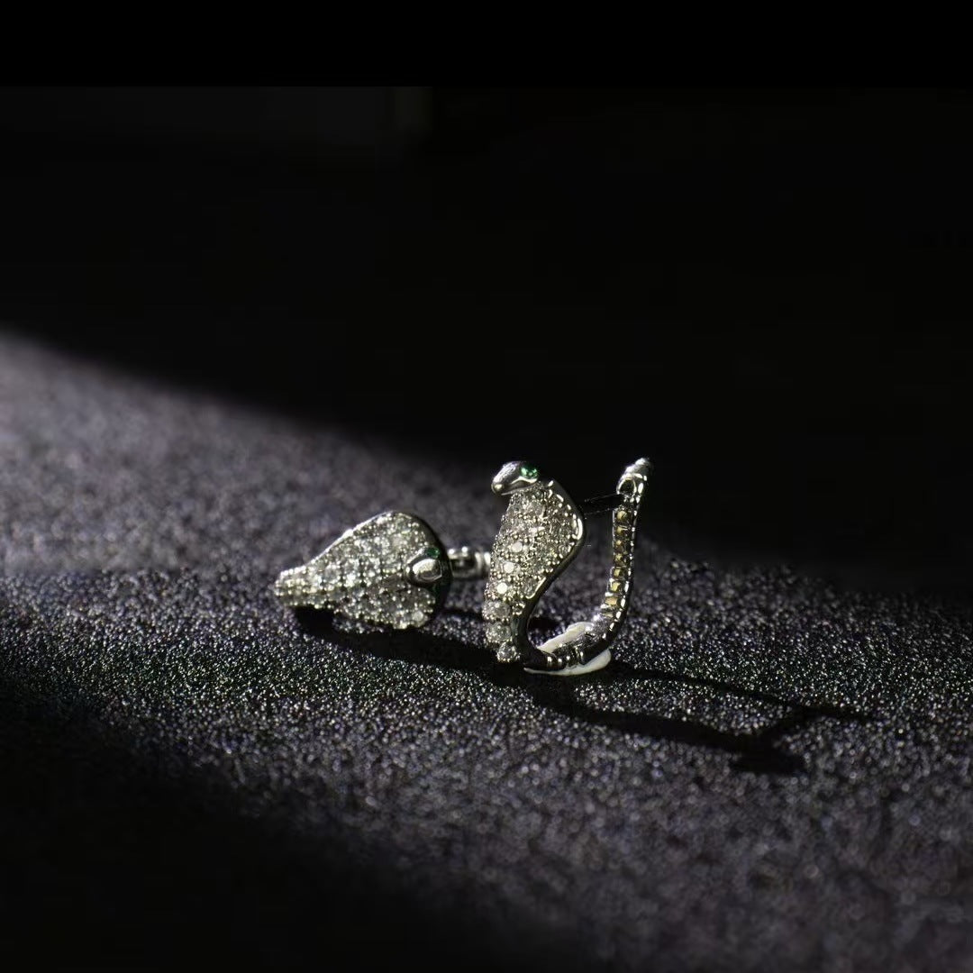 Silver plated cobra earrings Zircon light luxury delicate men and women green eyes full of diamond snake small high-grade ear