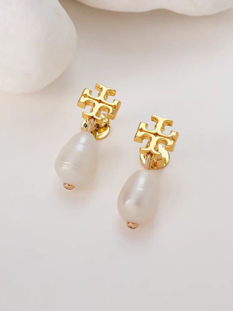 Natural pearl earrings simple classic Baroque natural autumn and winter high-grade earrings