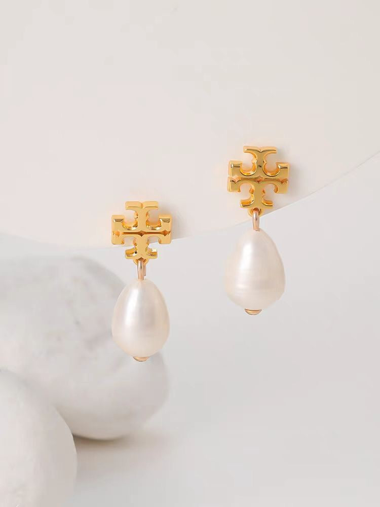 Natural pearl earrings simple classic Baroque natural autumn and winter high-grade earrings