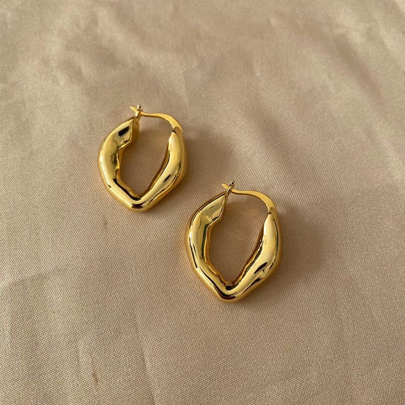 Niche design irregular texture earrings Big style gold-plated earrings Women light luxury studs fashion buckle